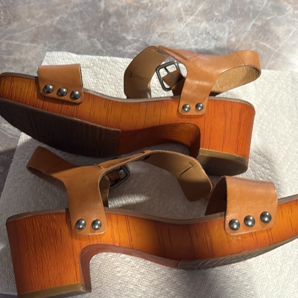 Lucky Brand Tan Leather Sandals size 8 - Picture 4 of 6